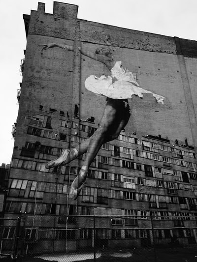白衣芭蕾舞演员壁画